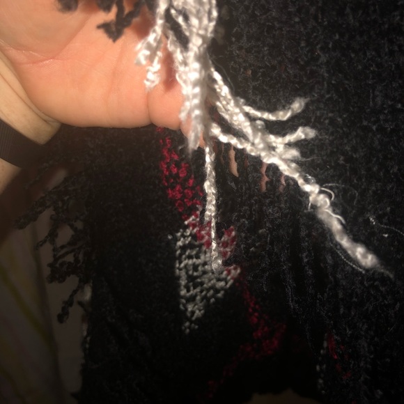 BNWOT-Sweater Turtleneck Poncho w/ Fringed Bottom - Picture 2 of 3